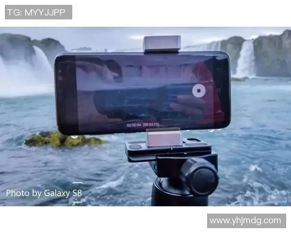 镜头捕捉:VAR赛场小动作引发热议 镜头捕捉:VAR赛场小动作引发热议