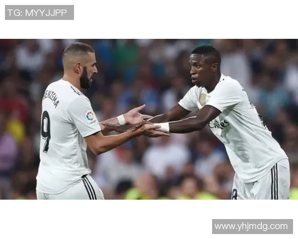 维尼修斯因场上精彩举动引发热议瞬间登顶热搜榜成为全民焦点