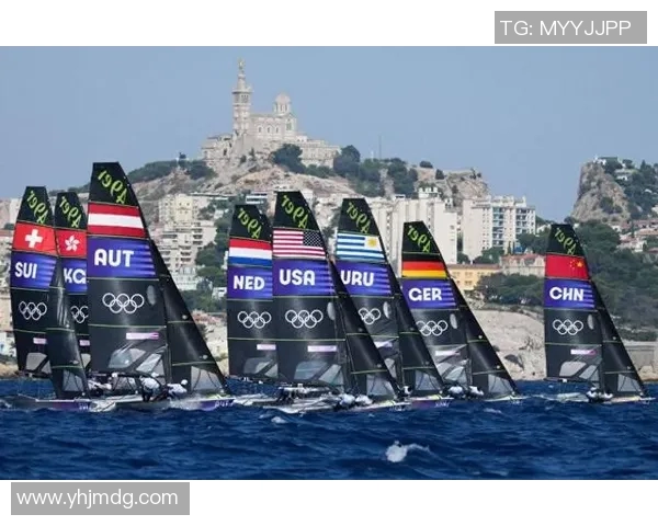 中国队成功晋级奥运帆船决赛赛场碧海蓝天竞速画面如诗如画